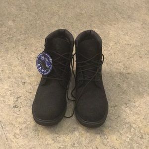 Black timberlands never worn!!